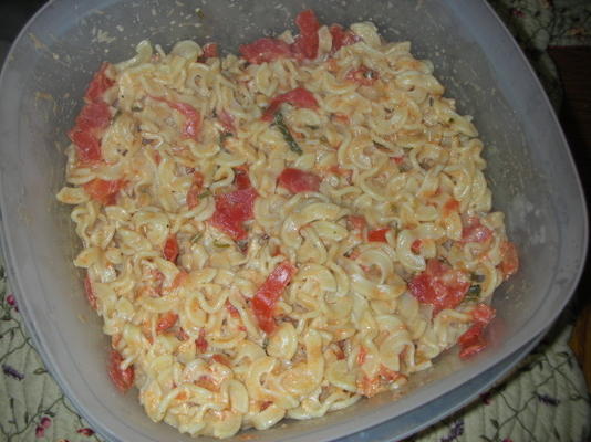 Spätzle in Kräuter-Tomaten-Sahne-Sauce