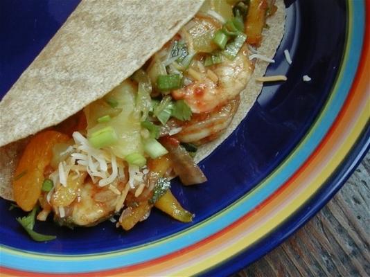 weiche Garnelen-Tacos mit tropischer Salsa