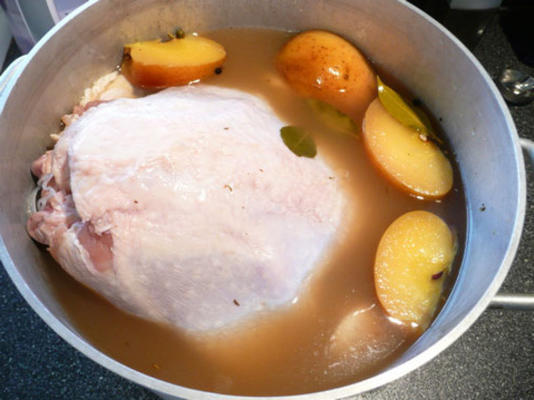 Apfel-Kräuter-Sole für die Pute