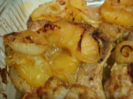 geräucherte Schweinekoteletts mit Ananas