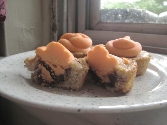 Gewürzcupcakes mit Schokoladenfüllung und Vanilleglasur