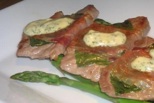 Kalbfleisch und Spargel mit Basilikum Mayonnaise