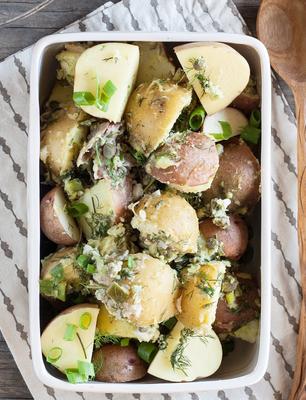 Kartoffelsalat mit Zitronen-Tahini und Dill-Dressing